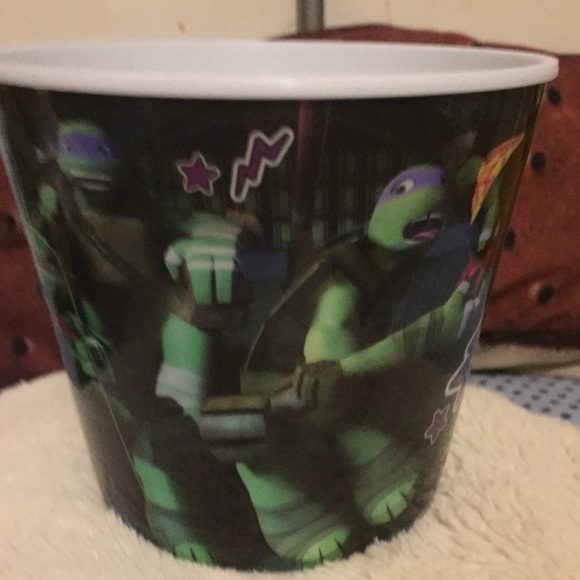 Free w/ bundle snack bucket - Picture 1 of 2